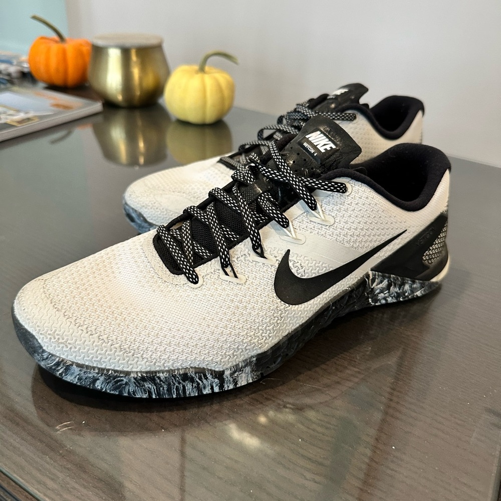 Nike Metcon 4 Men's White and Sail Black Training Shoes